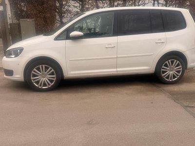 Second-hand VW Touran 140 CP (102 kW) 2013 Alb Monovolum