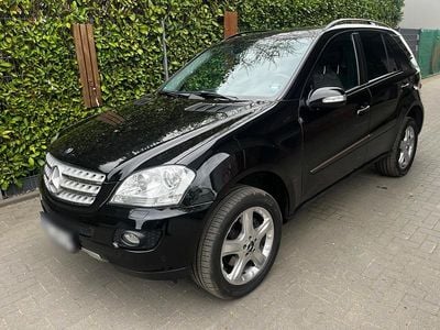 Second-hand Mercedes ML280 193 CP (141 kW) 2006 Negru SUV