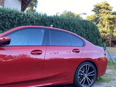Rot Gebraucht 2020 BMW 330e Luxury Line Limousine | 29.999 € (Etwas zu teuer)