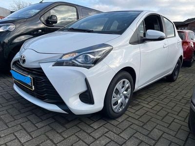 Weiß Gebraucht 2020 Toyota Yaris Comfort Limousine | 11.222 € (Superpreis)