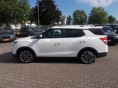 Gebraucht SsangYong XLV Quartz 128 PS (94 kW) 2016 Weiß SUV