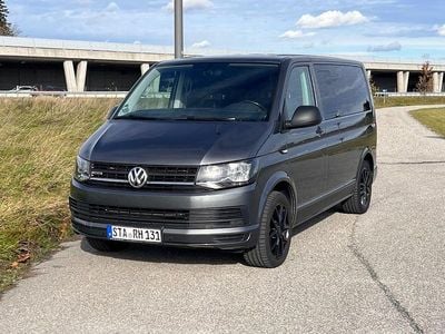 Grau Gebraucht 2016 VW T6 Van | 33.500 € (Fairer Preis)