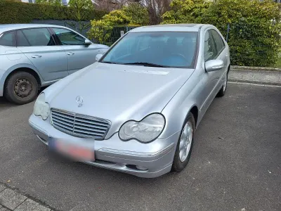 Gebraucht Mercedes 220 143 PS (105 kW) 2001 Silber Limousine