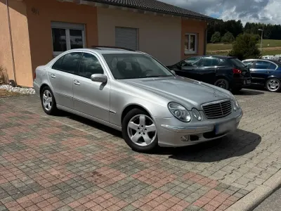 Gebraucht Mercedes E240 177 PS (130 kW) 2004 Silber Limousine