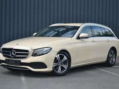 Gebraucht Mercedes E220 Avantgarde 194 PS (142 kW) 2020 Gelb Limousine