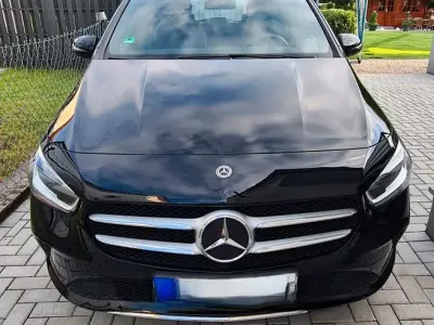 Gebraucht Mercedes B180 136 PS (100 kW) 2019 Schwarz Kleinwagen