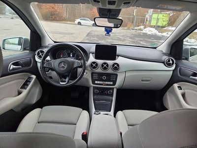 Gebraucht Mercedes B200 136 PS (100 kW) 2018 Silber Van / Kleinbus