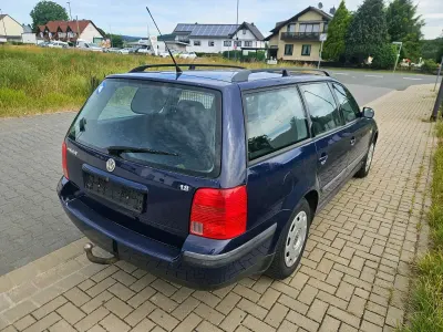 Gebraucht VW Passat 125 PS (91 kW) 2000 Blau Kombi