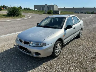 Gebraucht Mitsubishi Carisma 90 PS (66 kW) 1998 Silber Limousine