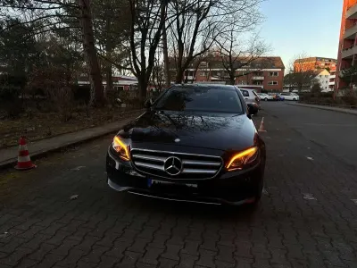 Gebraucht Mercedes E220 194 PS (142 kW) 2017 Schwarz Limousine