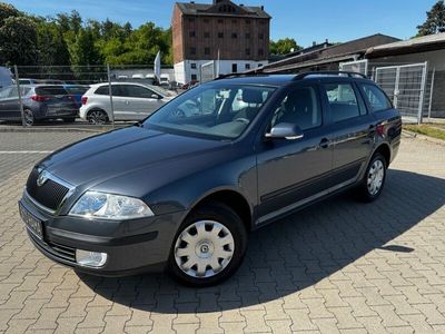 Grau Gebraucht 2009 Skoda Octavia Ambiente Kombi | 9.490 €