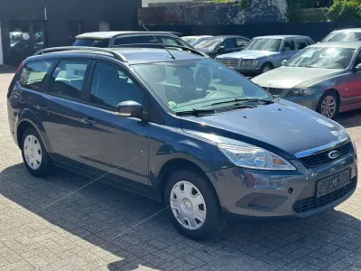 Gebraucht Ford Focus 109 PS (80 kW) 2011 Grau Kombi