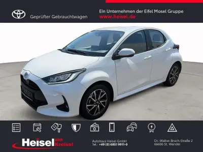 Gebraucht Toyota Yaris Basis 125 PS (91 kW) 2022 Weiß Kleinwagen