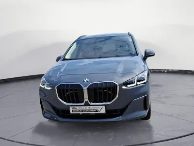 Gebraucht BMW 220 Active Tourer 163 PS (119 kW) 2025 Silber Van / Kleinbus