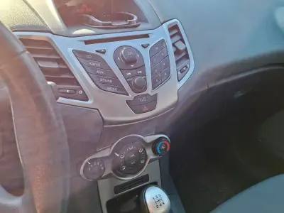 Gebraucht Ford Fiesta 60 PS (44 kW) 2009 Silber Kleinwagen