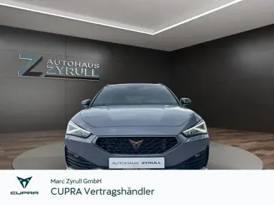 Używany Cupra Leon 245 KM (180 kW) 2023 Szary Sedan/Limuzyna