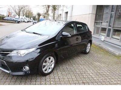 Gebraucht Toyota Auris Life 132 PS (97 kW) 2014 Night time black (metallic) Limousine