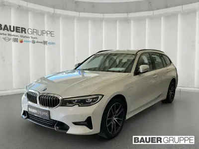 Gebraucht BMW 320e Sport Line 204 PS (150 kW) 2022 Weiß Kombi