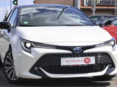 Gebraucht Toyota Corolla Hybrid Club 152 PS (111 kW) 2020 Weiß Kombi