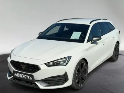 Używany Cupra Leon VZ 245 KM (180 kW) 2023 Biały Sedan/Limuzyna