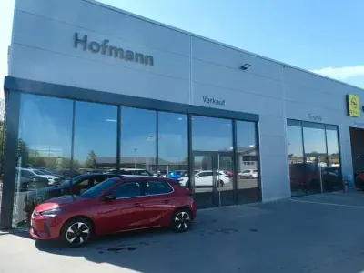 Usata Opel Corsa-e Elegance 100 kW (136 CV) 2022 Rosso Utilitaria
