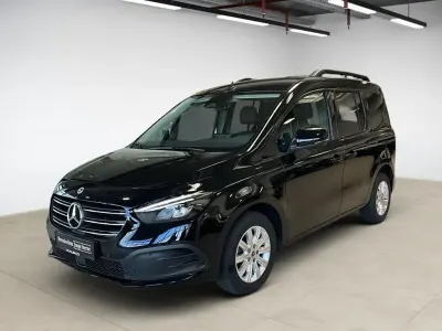 Gebraucht Mercedes T180 Progressive 131 PS (96 kW) 2025 Schwarz Van / Kleinbus