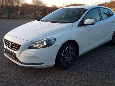 Gebraucht Volvo V40 You! 120 PS (88 kW) 2015 Weiß Limousine