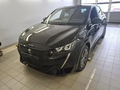 Gebraucht Peugeot e-208 Active 100 kW (136 PS) 2022 Schwarz Kleinwagen