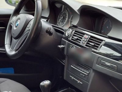 gebraucht BMW 318 D Kombi Bi-Xenon PanoDach Alu 18 Felgen