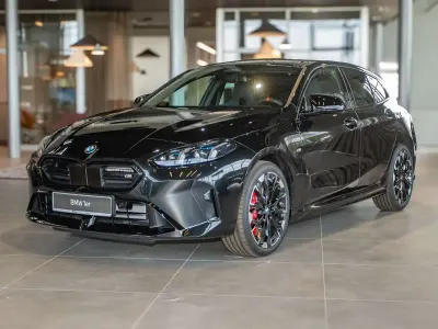 Neu BMW M135 Performance 300 PS (220 kW) 2026 Schwarz Kleinwagen