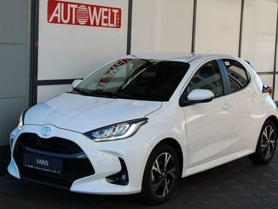 Weiß Neu 2025 Toyota Yaris Hybrid Comfort Limousine | 23.990 € (Guter Preis)