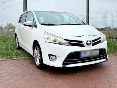 Gebraucht Toyota Verso 163 PS (119 kW) 2013 Weiß Van / Kleinbus