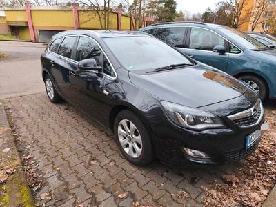 Gebraucht Opel Astra Edition 140 PS (102 kW) 2012 Schwarz Kombi