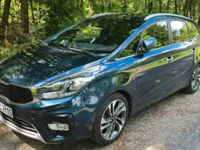 Gebraucht Kia Carens 141 PS (103 kW) 2017 Blau Van / Kleinbus