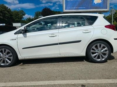 Weiß Gebraucht 2013 Toyota Auris Hybrid Kombi | 15.000 € (Etwas zu teuer)