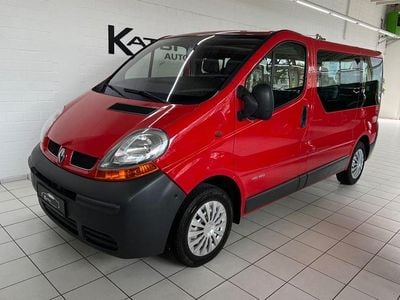 Second-hand Renault Trafic 101 CP (74 kW) 2004 Roșu Monovolum