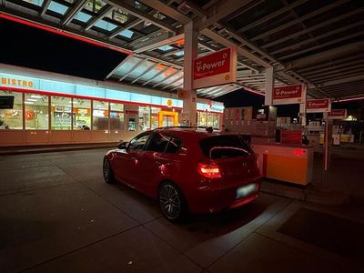 Gebraucht BMW 118 143 PS (105 kW) 2010 Rot Kleinwagen