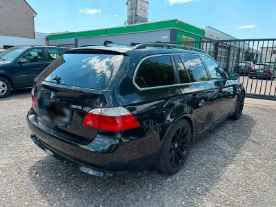 Gebraucht BMW 525 197 PS (144 kW) 2009 Schwarz Kombi
