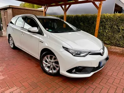 Gebraucht Toyota Auris Hybrid Edition-S 136 PS (100 kW) 2016 Weiß Kombi