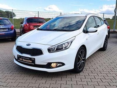 Gebraucht Kia Ceed Sportswagon Play 99 PS (72 kW) 2015 Weiß Kombi
