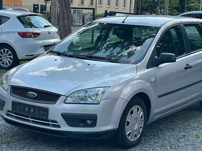 Gebraucht Ford Focus Trend 101 PS (74 kW) 2005 Blau Limousine