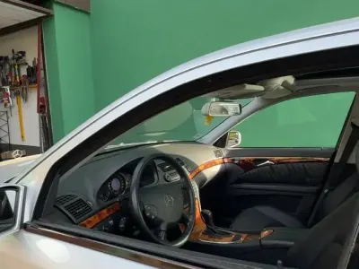 Używany Mercedes E280 Elegance 231 KM (169 kW) 2005 Srebrny Sedan/Limuzyna
