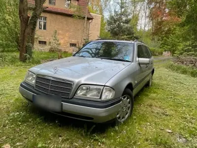 Używany Mercedes C180 122 KM (89 kW) 1996 Srebrny Kombi