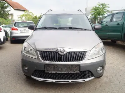 Gebraucht Skoda Roomster Scout Plus Edition 75 PS (55 kW) 2014 Gold Kombi