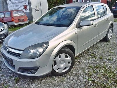 Beige Gebraucht 2006 Opel Astra Limousine | 2.200 € (Teuer)