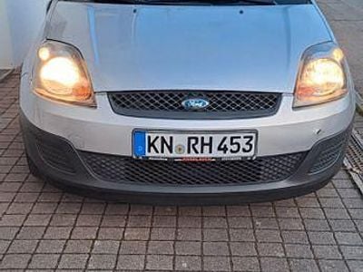 Gebraucht Ford Fiesta Fun X 60 PS (44 kW) 2007 Silber Kleinwagen