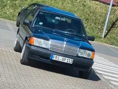 Gebraucht Mercedes 190 109 PS (80 kW) 1990 Blau Limousine