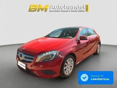 Gebraucht Mercedes A180 Urban 122 PS (89 kW) 2014 Rot Kleinwagen
