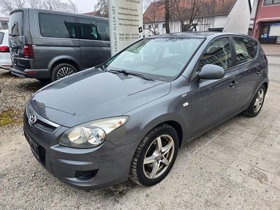 Grau Gebraucht 2010 Hyundai i30 Limousine | 2.890 € (Guter Preis)