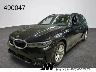 Używany BMW 330e Sport Line 252 KM (185 kW) 2021 Czarny Kombi
